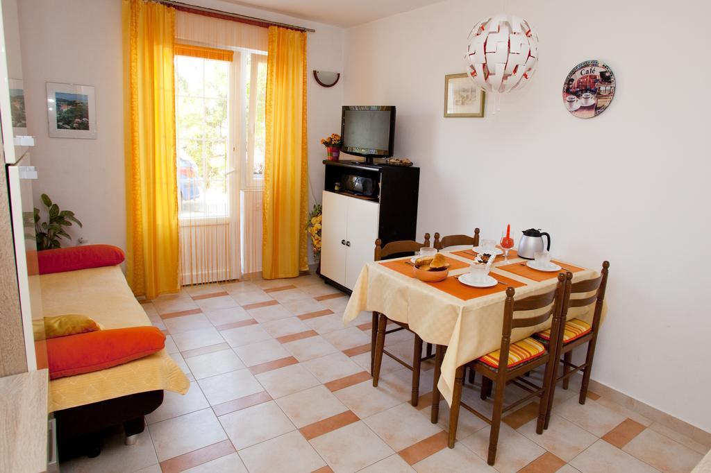 Apartments Marija Vrbnik  Exterior foto